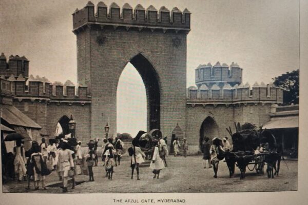 The City Wall of Hyderabad అనేది హైదరాబాద్ చుట్టూ నిర్మితమైన నగర గోడ